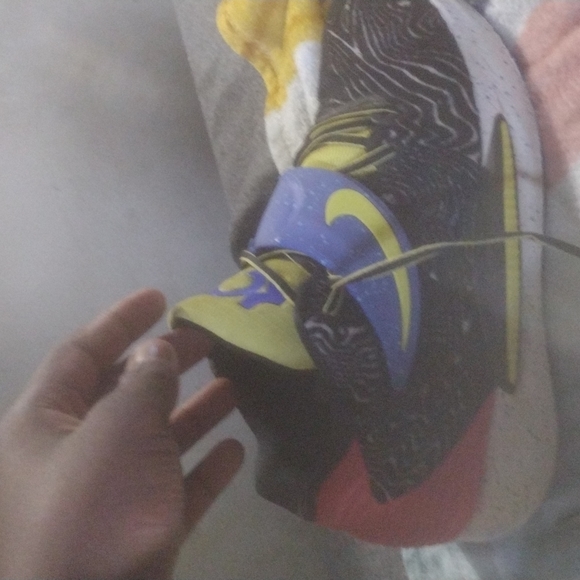 Shoea - Picture 2 of 4